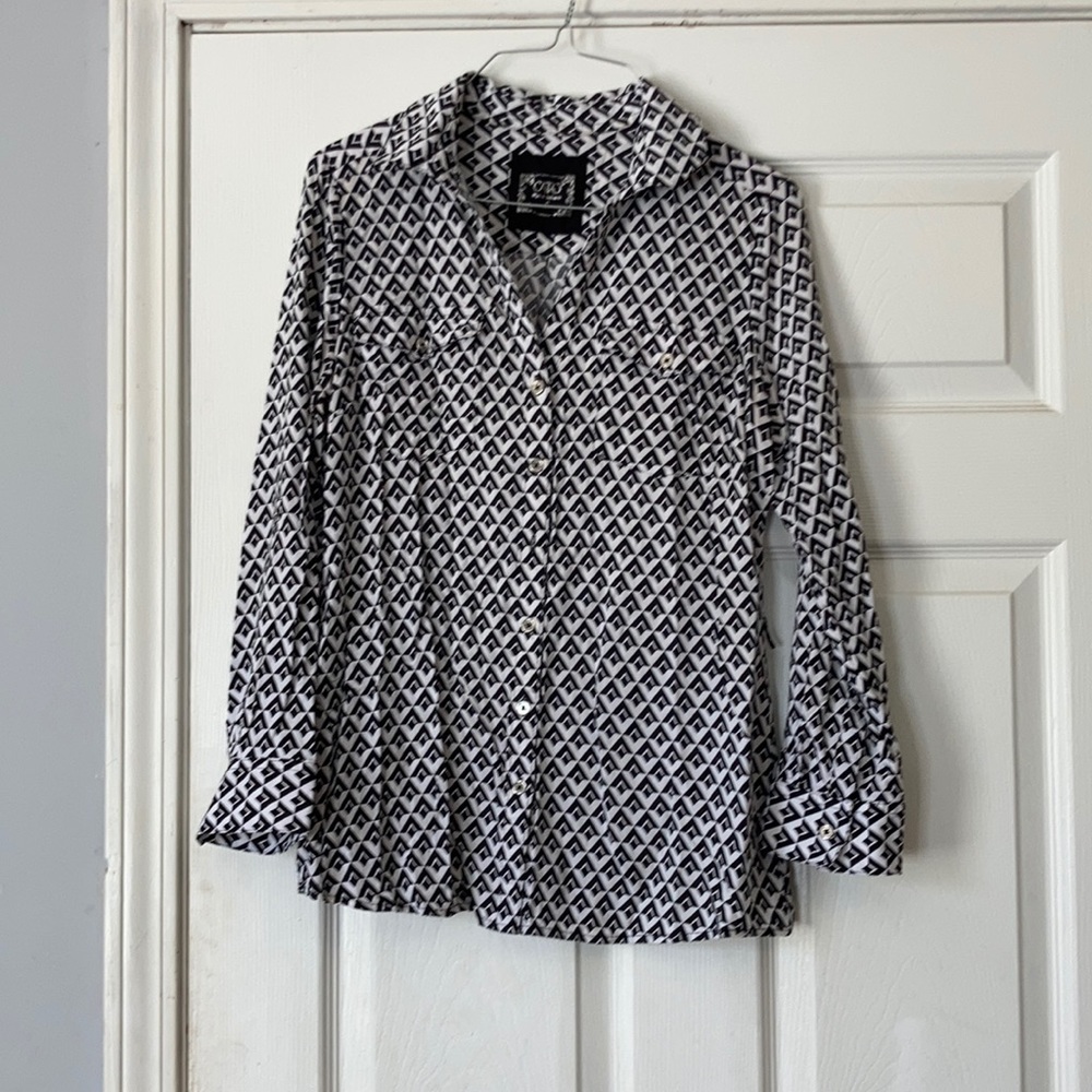 Cato black and white triangle pattern collared button front long sleeve blouse